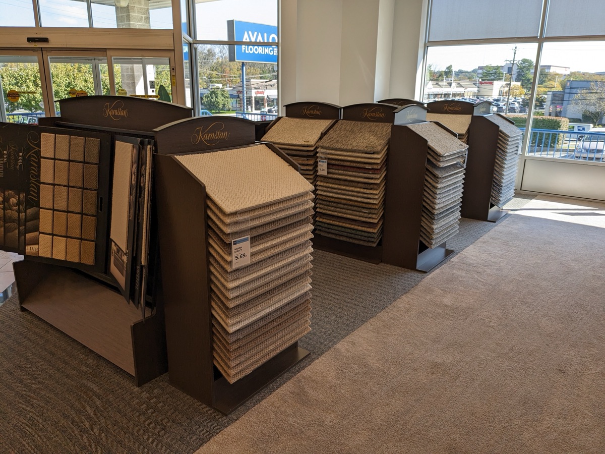 Retail store fixtures